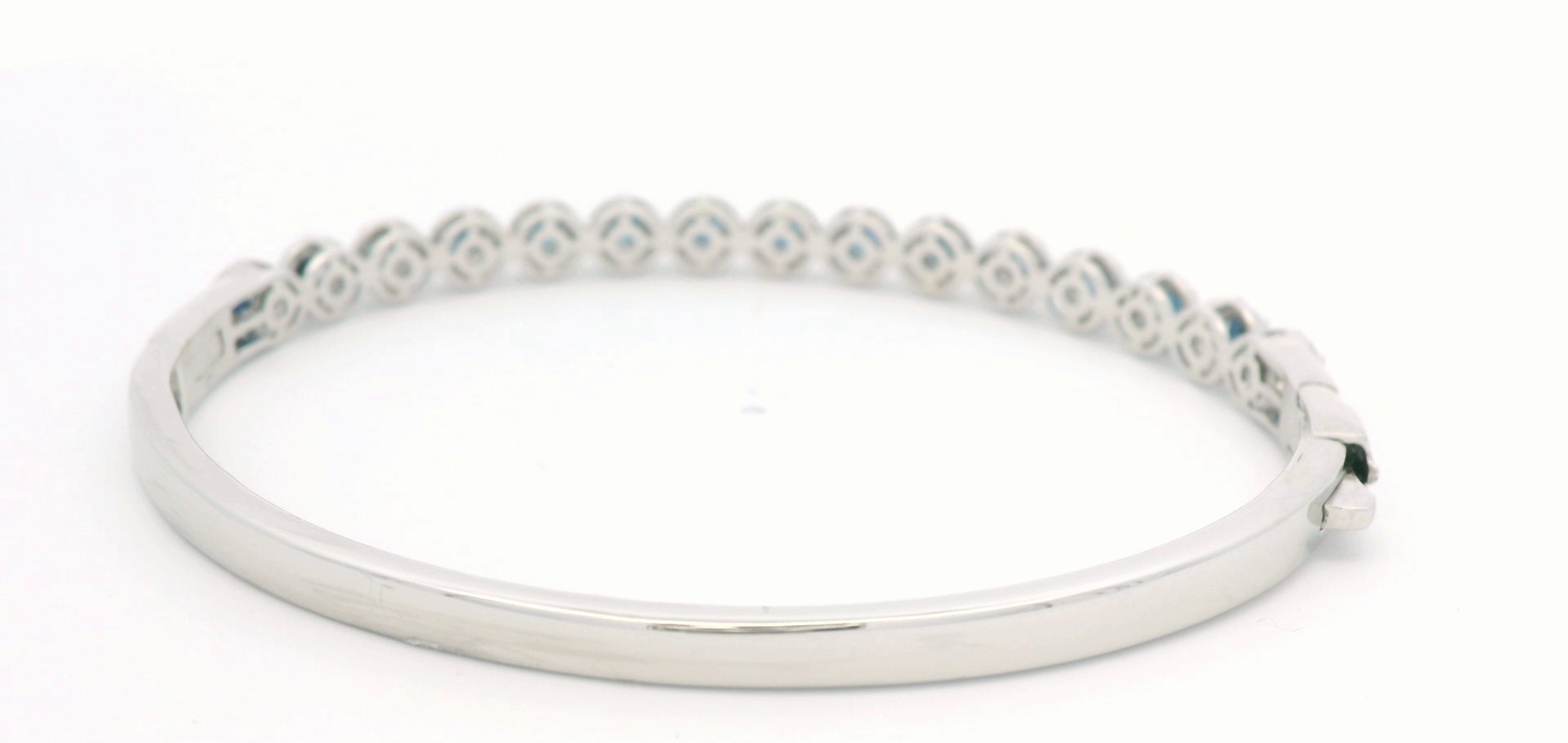 BARCLET 14KW 0.45CTW DIAMOND & SAPHIRE OVAL BANGLE- 1.90CT SAPHIRE - W/ DIAM HALO