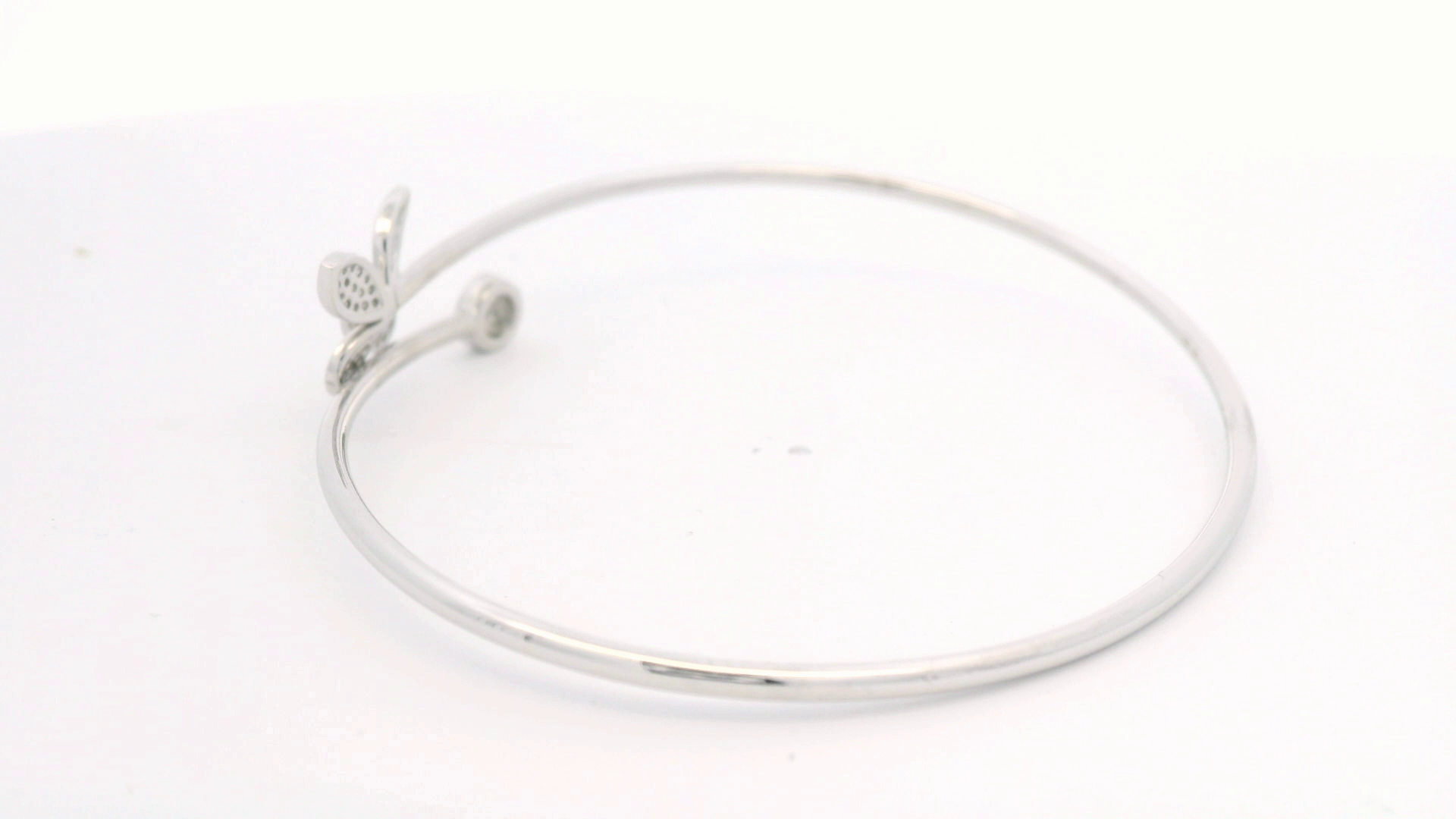 BRACELET 14KW 0.25CTW DIAMOND OPEN BUTTERFLY CUFF BANGLE - BUTTERFLY AND ROUND CLUSTER