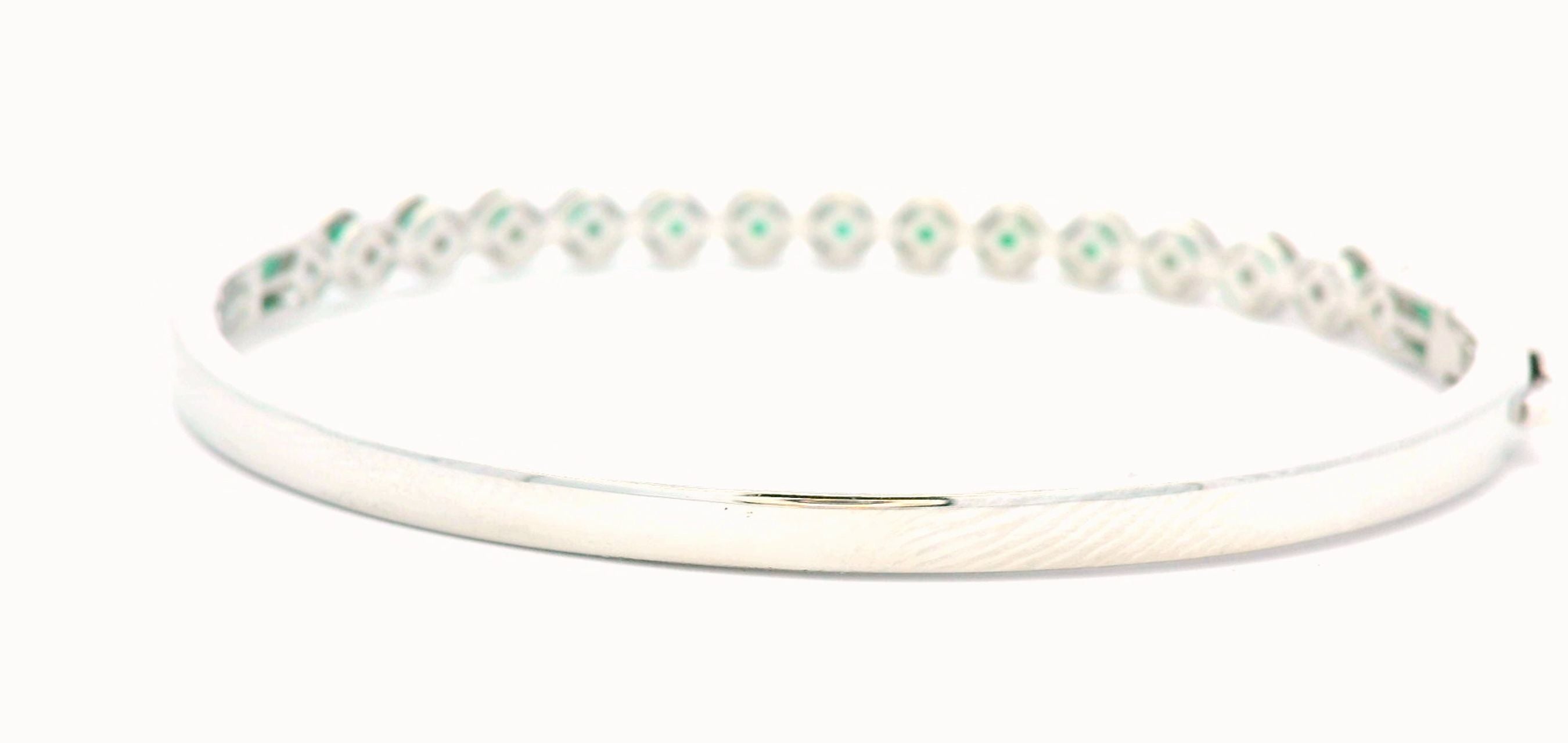 BRACELET 14KW 0.45CTW DIAMOND & EMERALD OVAL BANGLE- 1.60CT EMERALD - W/ DIAM HALO