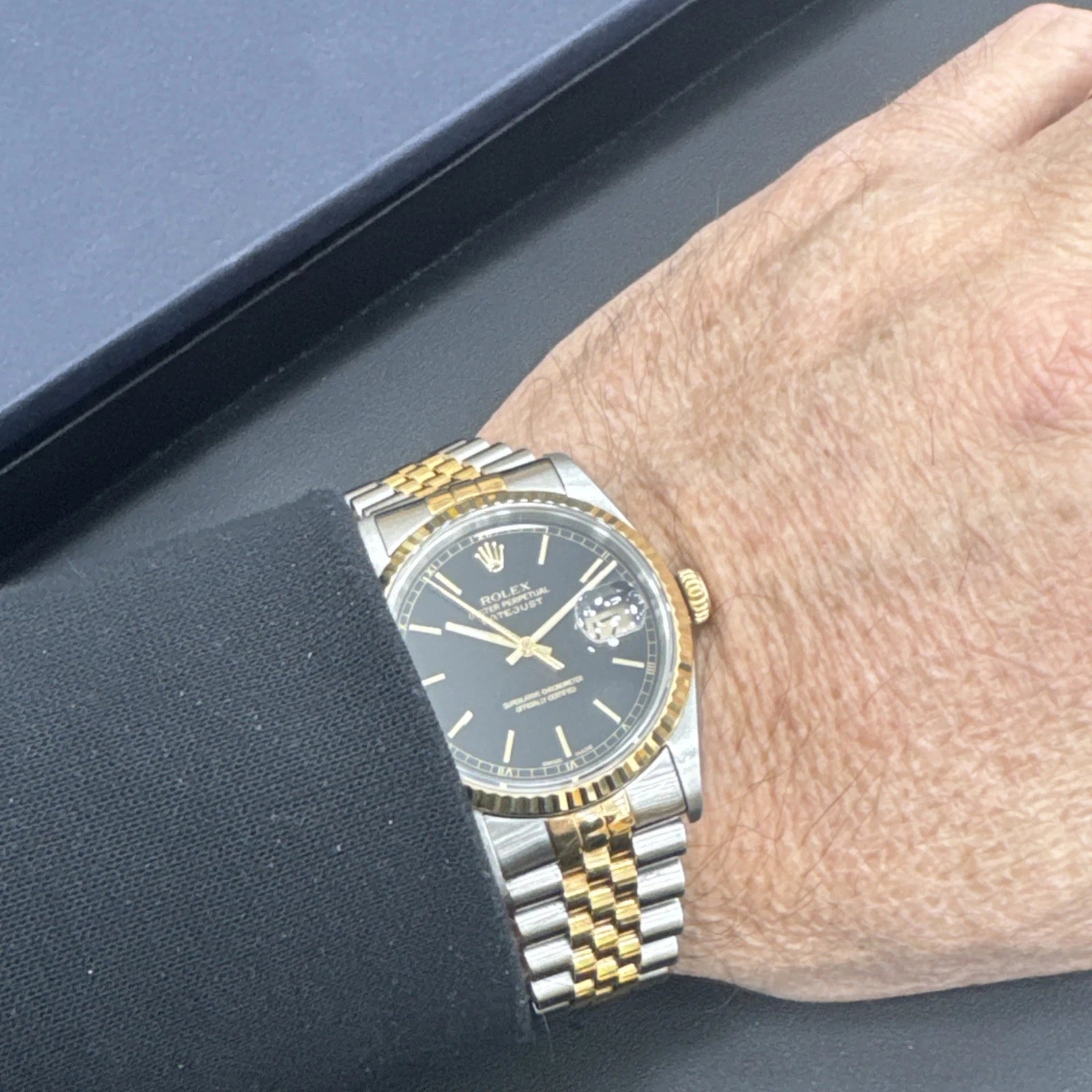 Rolex Datejust 16233 Black Dial – 36mm – 1993 – Two tone