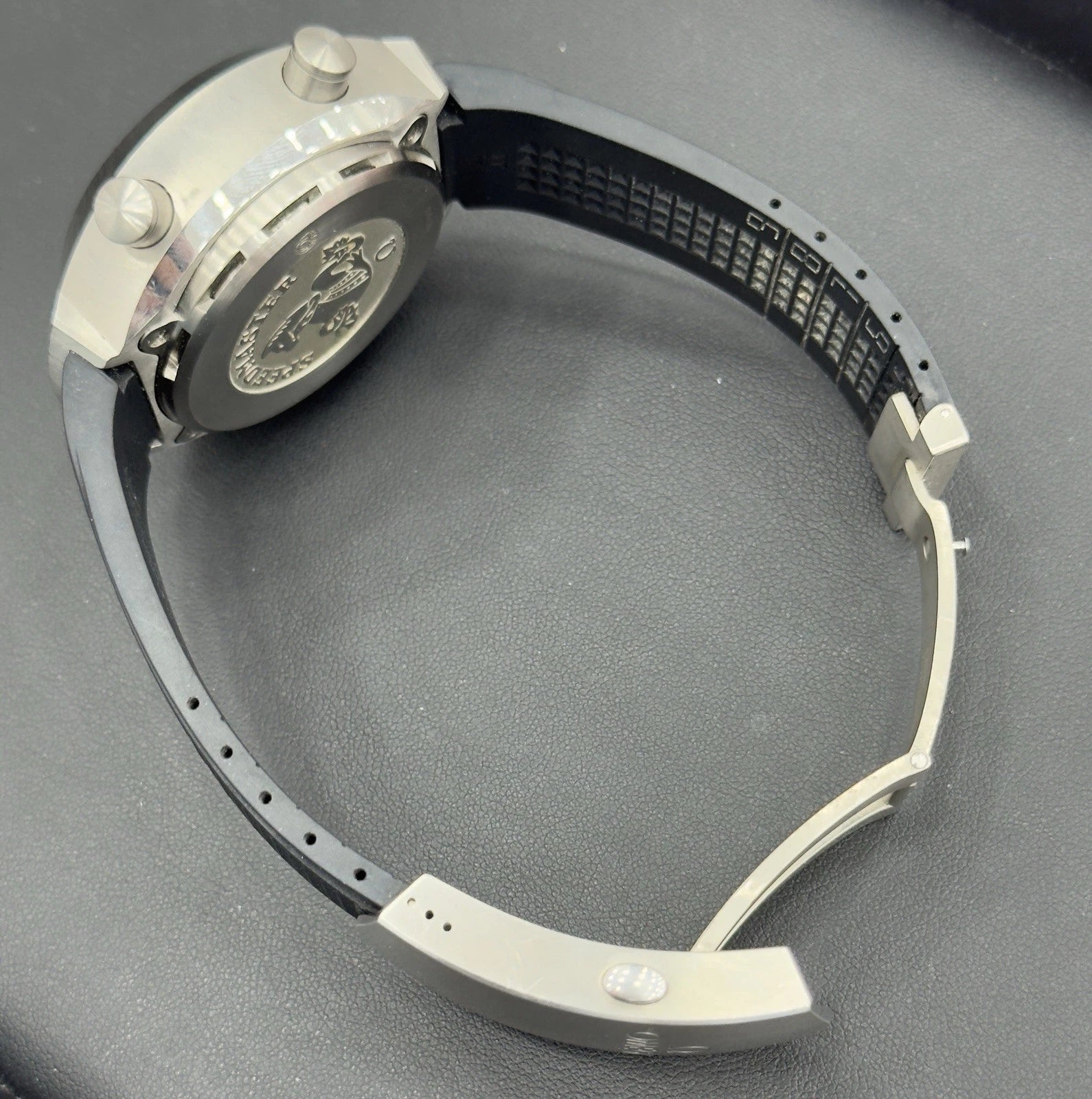 OMEGA Speedmaster Spacemaster Z-33 43mm TI/Rubber Black Dial 325.92.43.79.01.001